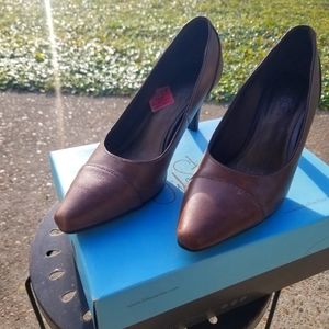 KAYLOR size 8.5M Tan